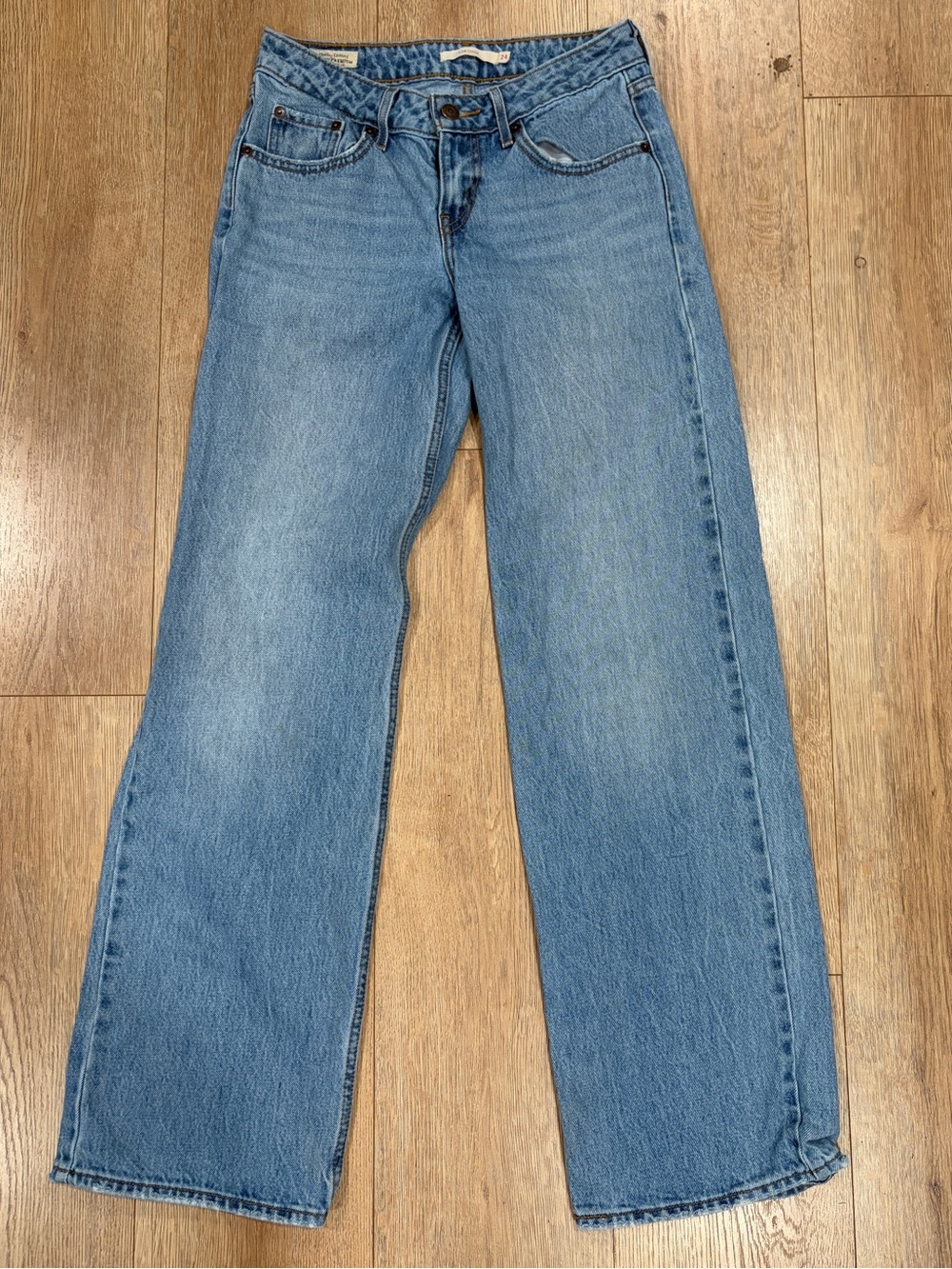 Levi’s Premium Low Loose Jeans Light Wash Wide Leg Size 24